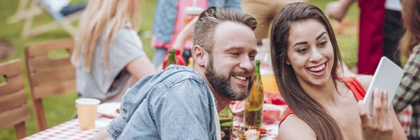 Panorama Happy Woman Taking Selfie Her Friend Garden Party — Stock Photo, Image