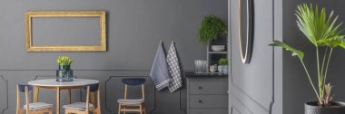 Mockup gri yemek odası