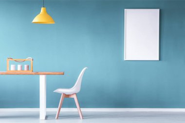 Mockup mavi yemek odası