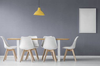 Mockup gri yemek odası