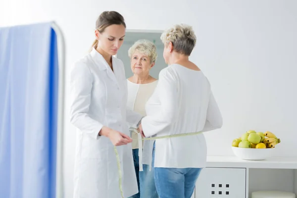 Dietician taking measurements of patient — Stock Photo, Image