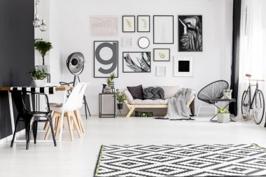 Zarif bir oturma odası.