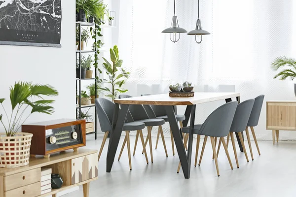 Radio in interieur van de eetkamer — Stockfoto