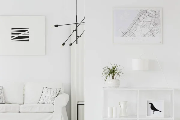Белый элегантный интерьер гостиной — стоковое фото