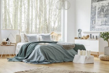 Yeşil ve mavi parlak yatak odası