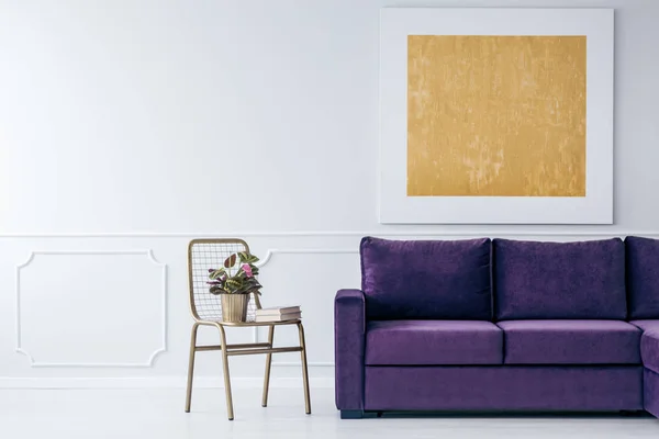 Ouro e roxo sala de estar — Fotografia de Stock