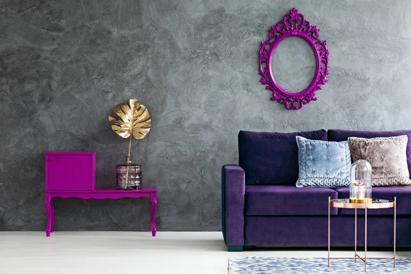 Dark violet living room interior — Stock Photo, Image