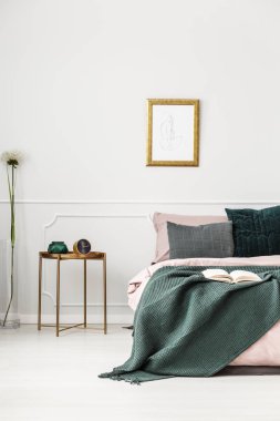 Altın metal başucu masa