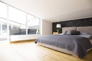 Gri parlak yatak odası iç