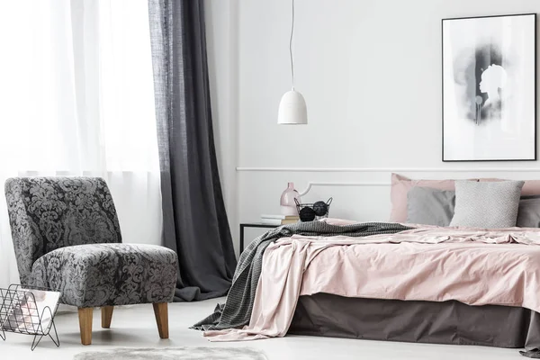 Elegante vrouwelijke slaapkamer interieur — Stockfoto