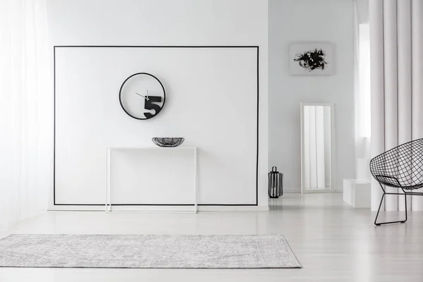 Reloj Redondo Pared Blanca Interior Sala Estar Simple Con Espejo —  Fotos de Stock