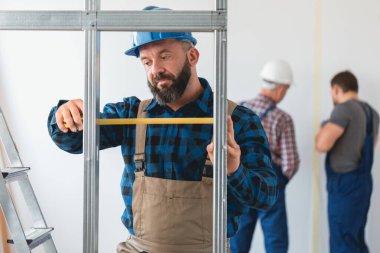 Çerçeve ölçülüyor