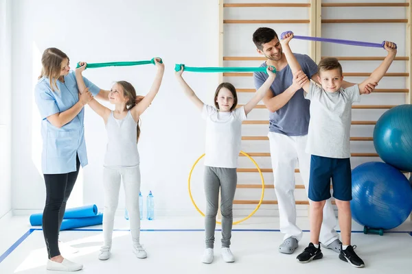 Groep van jonge geitjes — Stockfoto