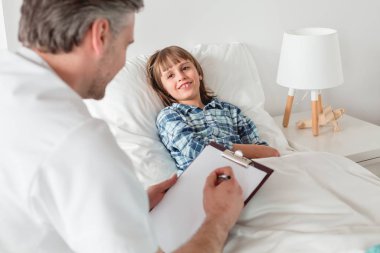 Kıza teşhis koyuyorum.