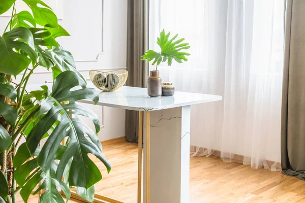 Living and dining room interior in bright apartment, real photo — Stock Photo, Image