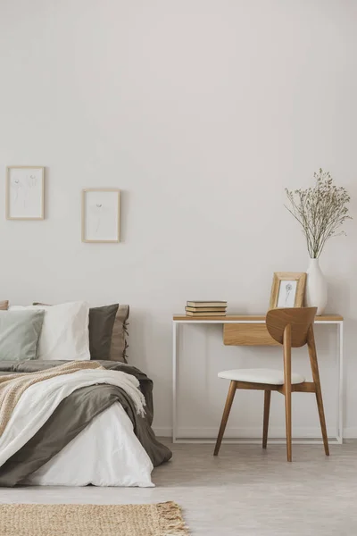 Minimal bedroom interior with desk and wooden chair — Stock Photo, Image