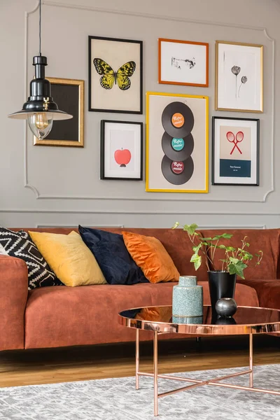 Moderno apartamento escandinavo con muebles de moda, foto real —  Fotos de Stock