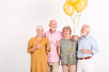 Son sınıflar doğum gününü kutluyor.