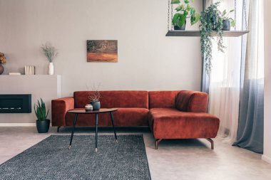 Şık oturma odası iç boş duvara soyut boyama