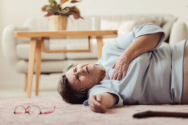 Senior Woman Lying Floor Heart Attack — Stock Photo, Image