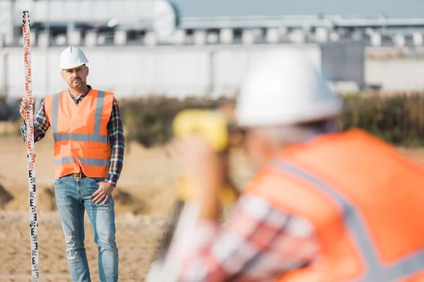 Two Professional Road Construction Workers Orange Vests Protective Helmets Middle — Stock Photo, Image