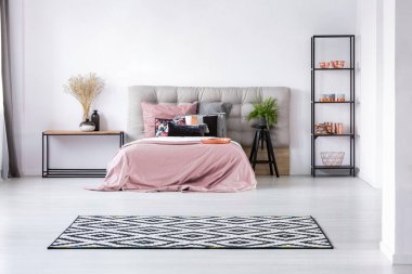 Modern ve romantik yatak odası