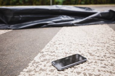 Sokaktaki siyah çantada bir ceset var.