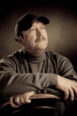 Portre ihtiyar cap ve yelek