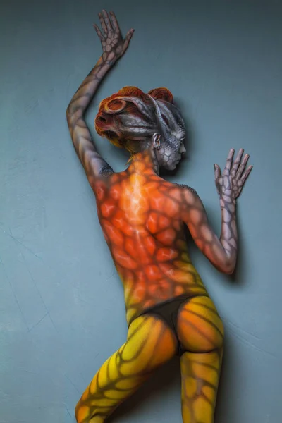 Arte corporal. Animales de fantasía - mujer dragón — Foto de Stock
