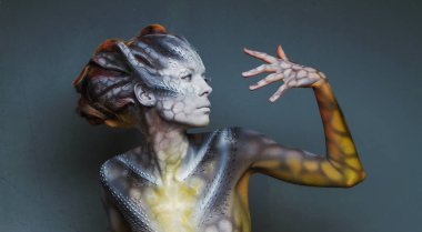 Vücut sanatı. Fantezi hayvan - kadın ejderha 