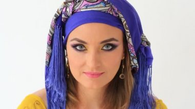 Stüdyo backgraunds Arap Ulusal giyim güzel kız