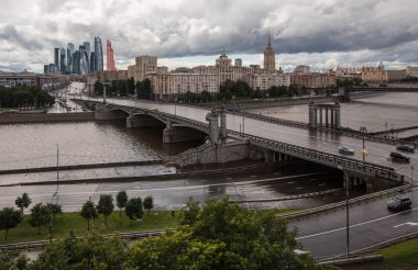 Moskova, Temmuz 2018, Rus başkenti Moskova 'nın merkezi, Moskova nehri ve iş merkezi Moskova' nın sabah manzarası.