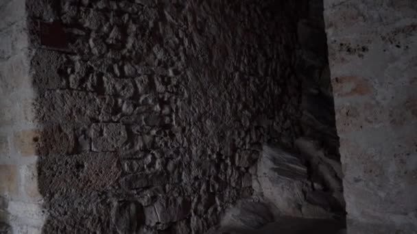 La sala de ejecución y la horca en la prisión de la fortaleza medieval Castillo de Chillon, Suiza — Vídeo de stock