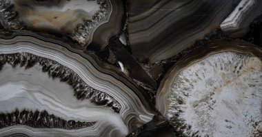 Yüzü, manzarası, iç kısmı çizgileri olan siyah ve gri mermer levhalar..