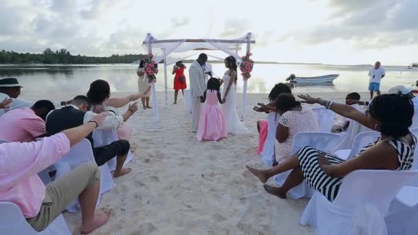 Voto para los novios, ceremonia nupcial, Punta Cana, República Dominicana, marzo, 2017 — Vídeo de stock