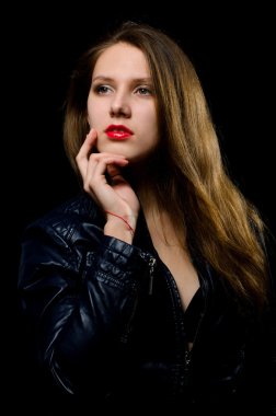 deri ceketli güzel kız