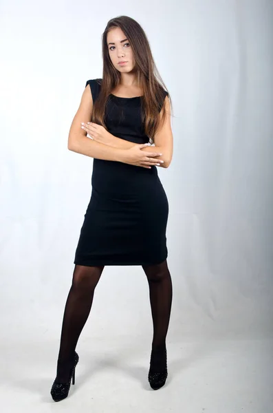 Menina bonita em vestido preto — Fotografia de Stock