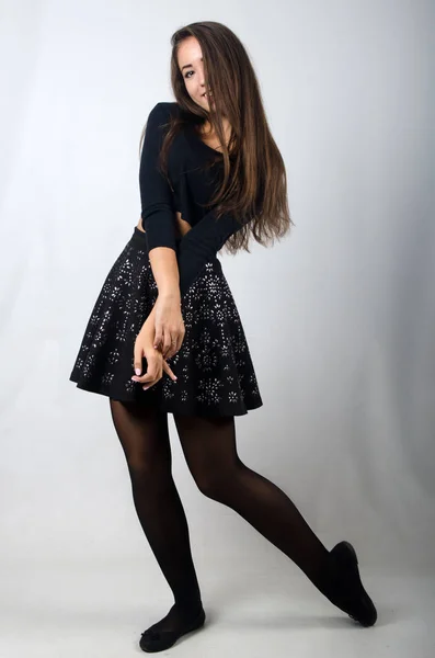 Beautiful girl in skirt and top — Stockfoto