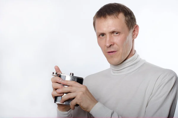 De man met de kolf van water — Stockfoto