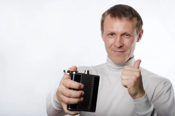 De man met de kolf van water — Stockfoto