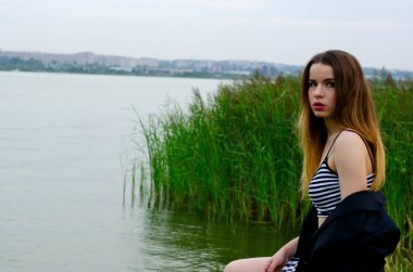 Sahilde güzel bir kız