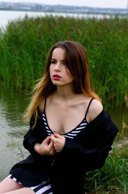 Sahilde güzel bir kız