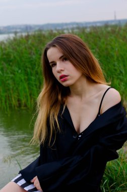 Sahilde güzel bir kız