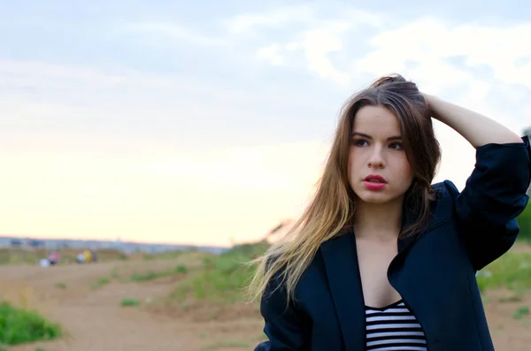 Bella ragazza sulla spiaggia — Foto Stock