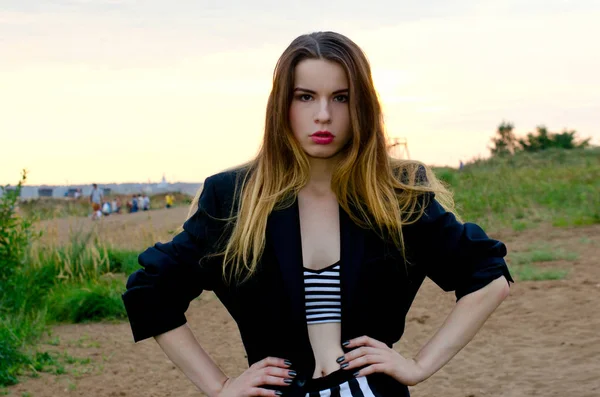 Menina bonita na praia — Fotografia de Stock