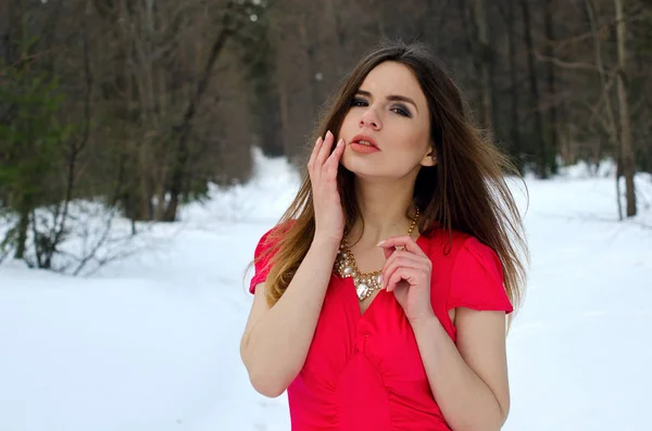 Menina bonita em vestido vermelho — Fotografia de Stock