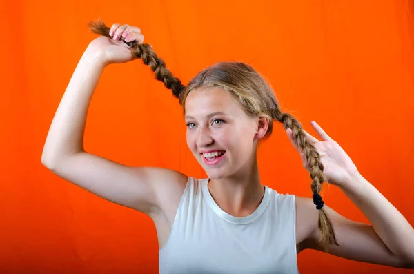 pigtails çilli kız