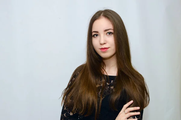 Retrato de hermosa chica en blusa negra —  Fotos de Stock