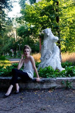 Kız heykeli