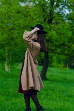 kış ceket parkta kız